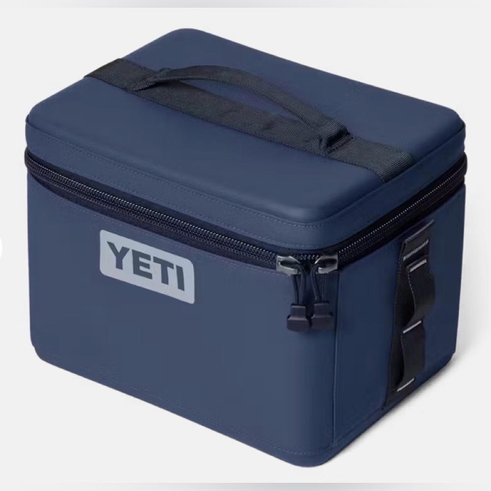 Yeti Navy Soft Cooler Bag with Black Accents 9L size authentic-NEW